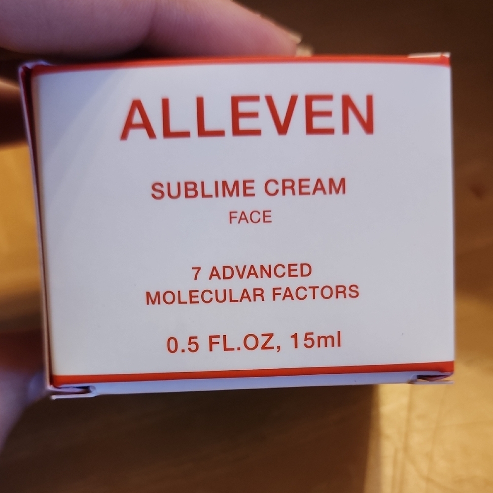 Sublime Cream Face - Red